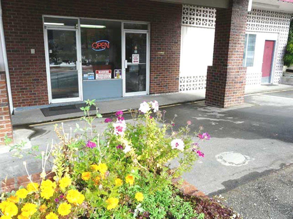 A-1 Alberni Inn Port Alberni Exterior photo