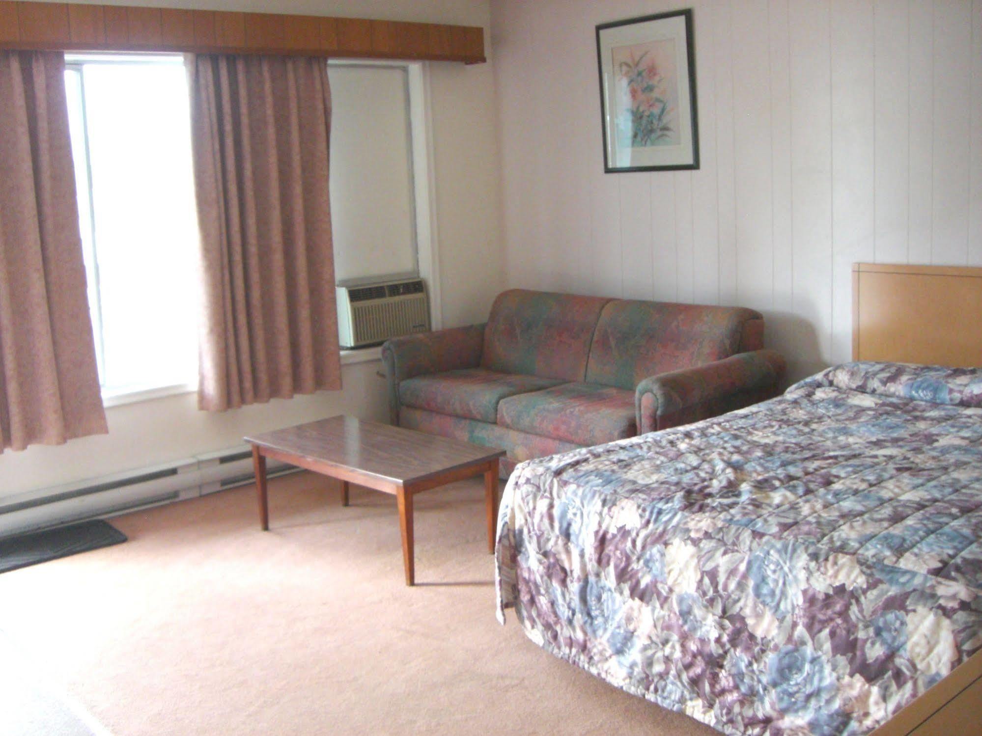 A-1 Alberni Inn Port Alberni Exterior photo