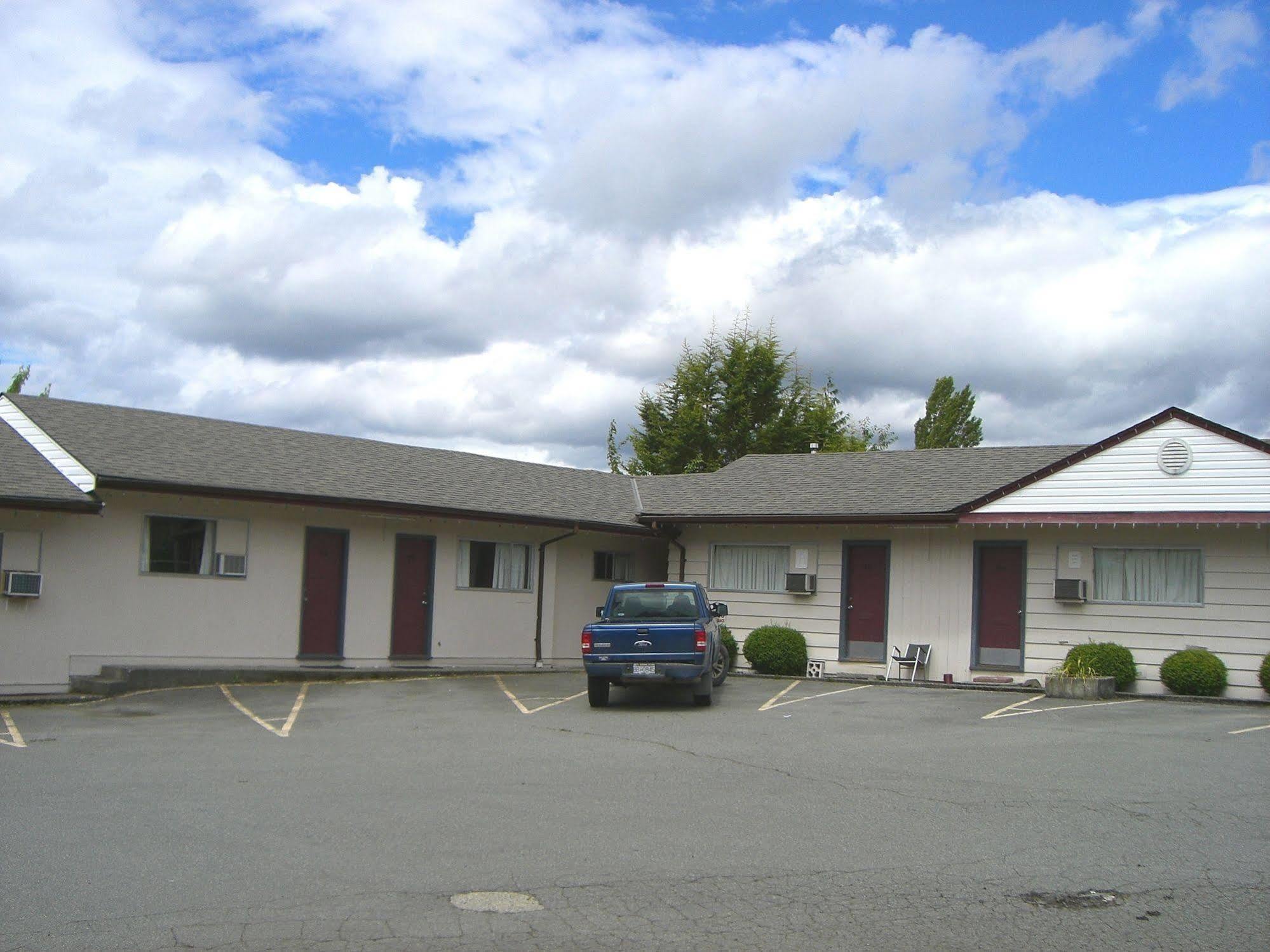 A-1 Alberni Inn Port Alberni Exterior photo