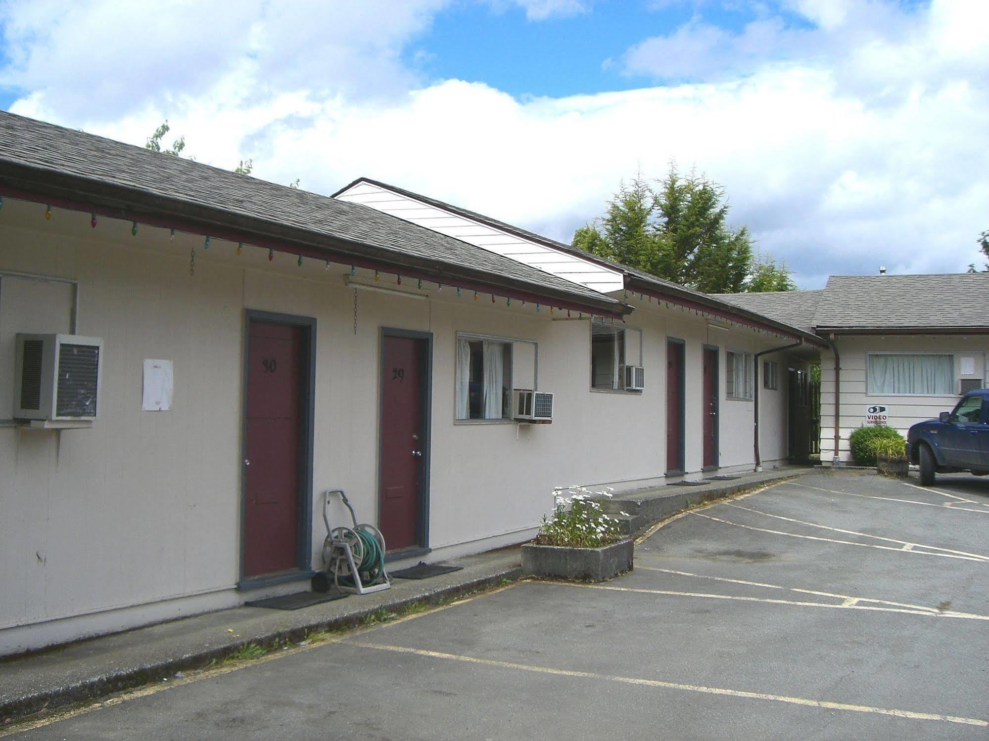 A-1 Alberni Inn Port Alberni Exterior photo